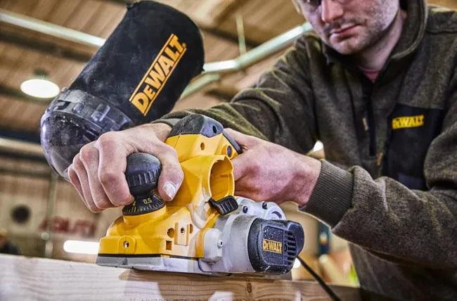 Rabot électrique DeWalt 4mm 1050W en mallette D26500K - Reconditionné - Drakare