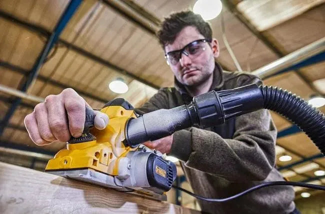 Rabot électrique DEWALT 4mm 1050W + mallette D26500K - Déstockage - Drakare