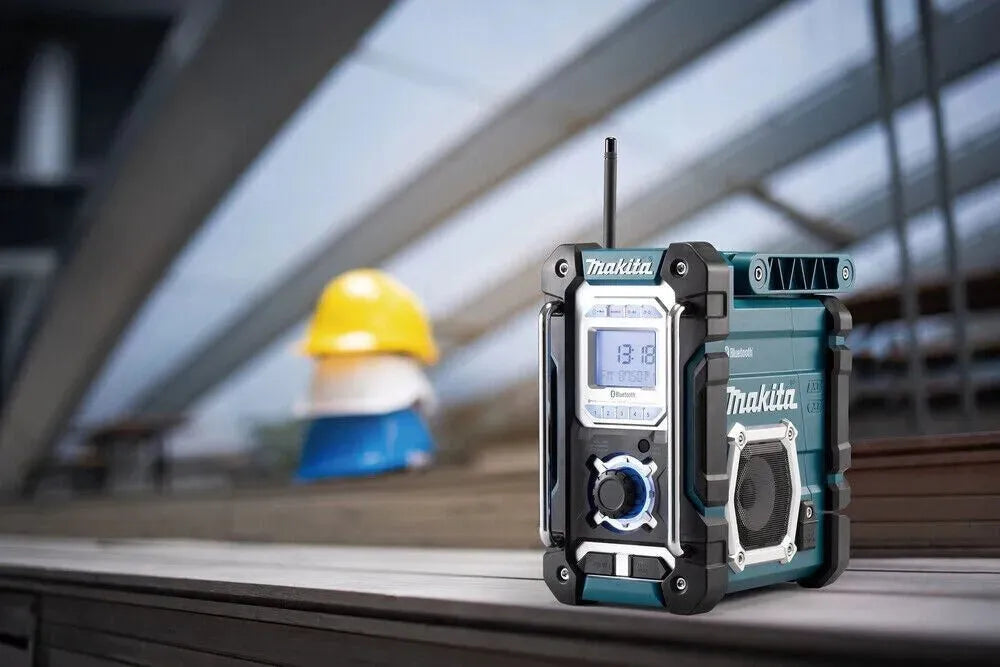 Radio de chantier MAKITA 10.8V / 18V Bluetooth + Stat Ipod + USB DMR108N (sans batterie) - Déstockage - Drakare