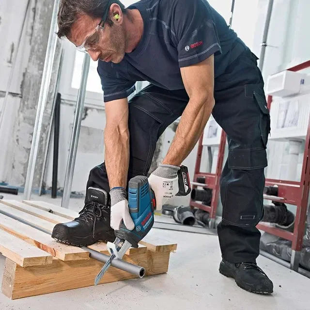 Scie sabre BOSCH PRO 18V Li-Ion (2x 5Ah) + coffret L-BOXX GSA 18V-LI C - Déstockage - Drakare