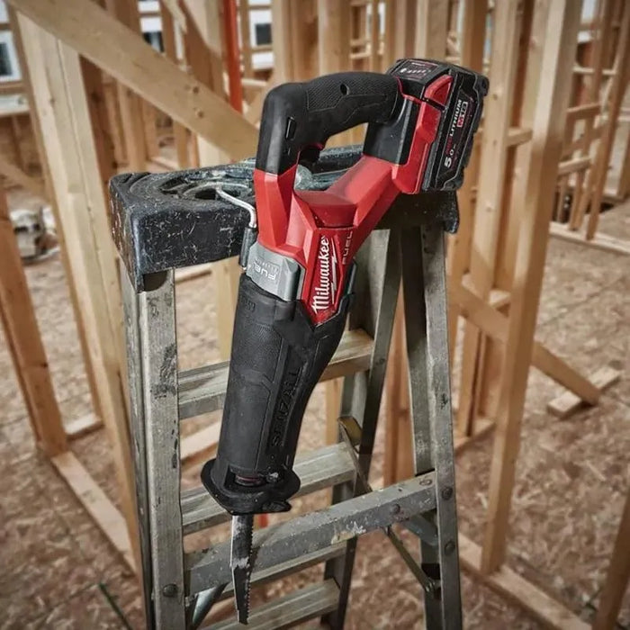 Scie sabre MILWAUKEE 18V FUEL + coffret HDBOX M18 FSZ-0X (sans batterie) - Reconditionné - Drakare
